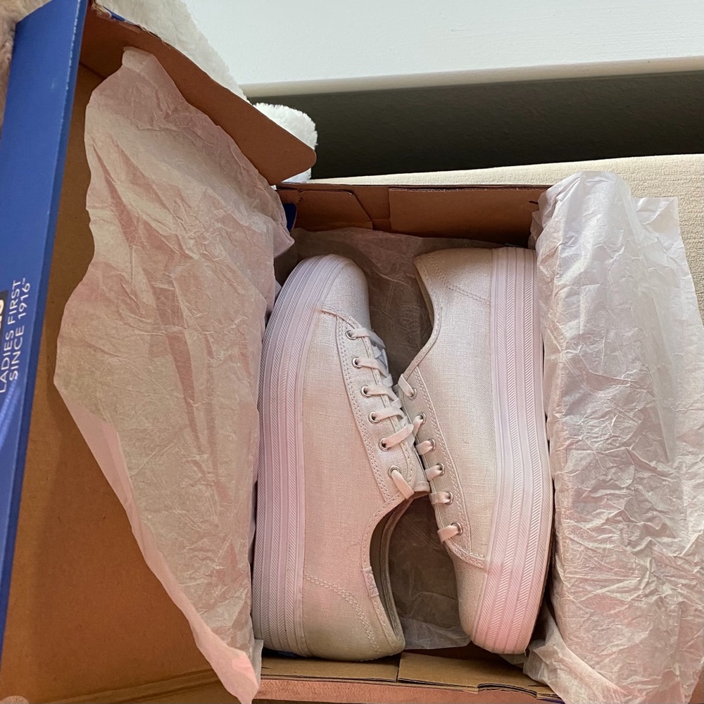 Woman’s KEDS Triple Kick Met Silver Sneakers Size 7 Only Worn Once! - Picture 11 of 12